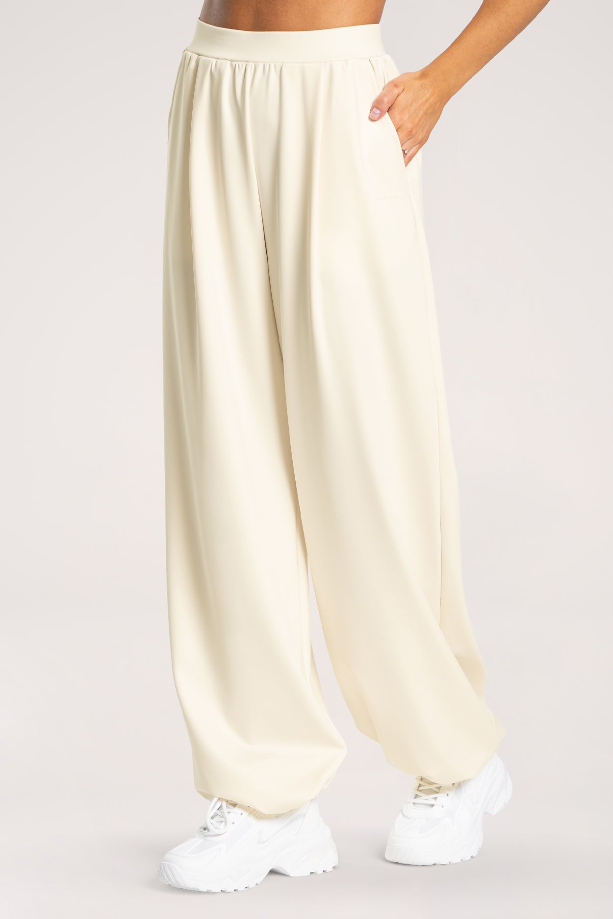 UN1FORM Wide-Hose cream