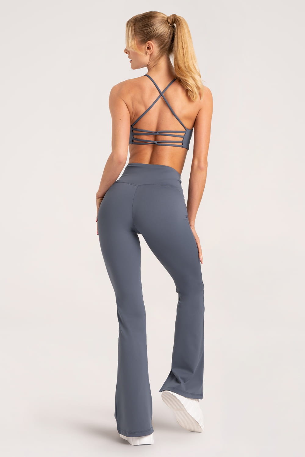 Dzwony z rozciętą nogawką niebieskie