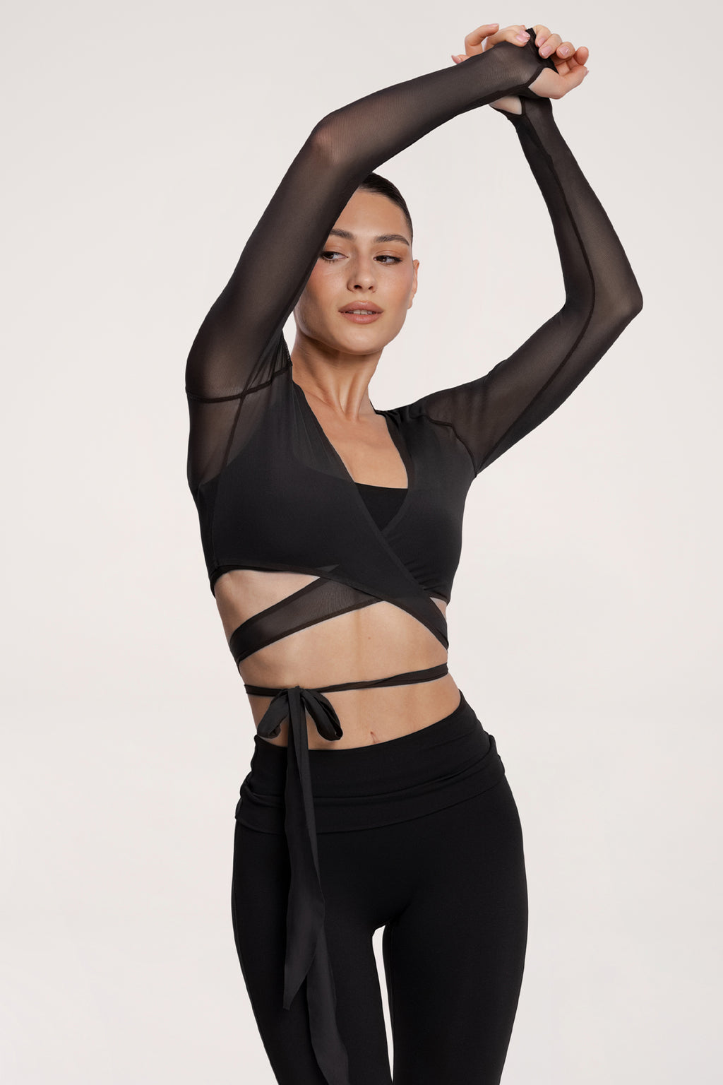 Pilates Era Wrap-Top in Wickeloptik black