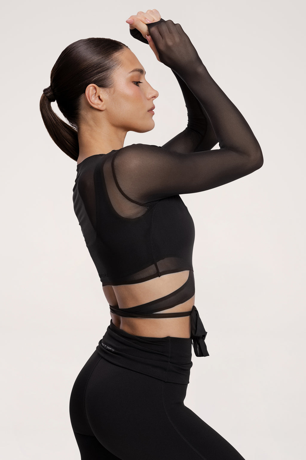 Pilates Era Wrap-Top in Wickeloptik black