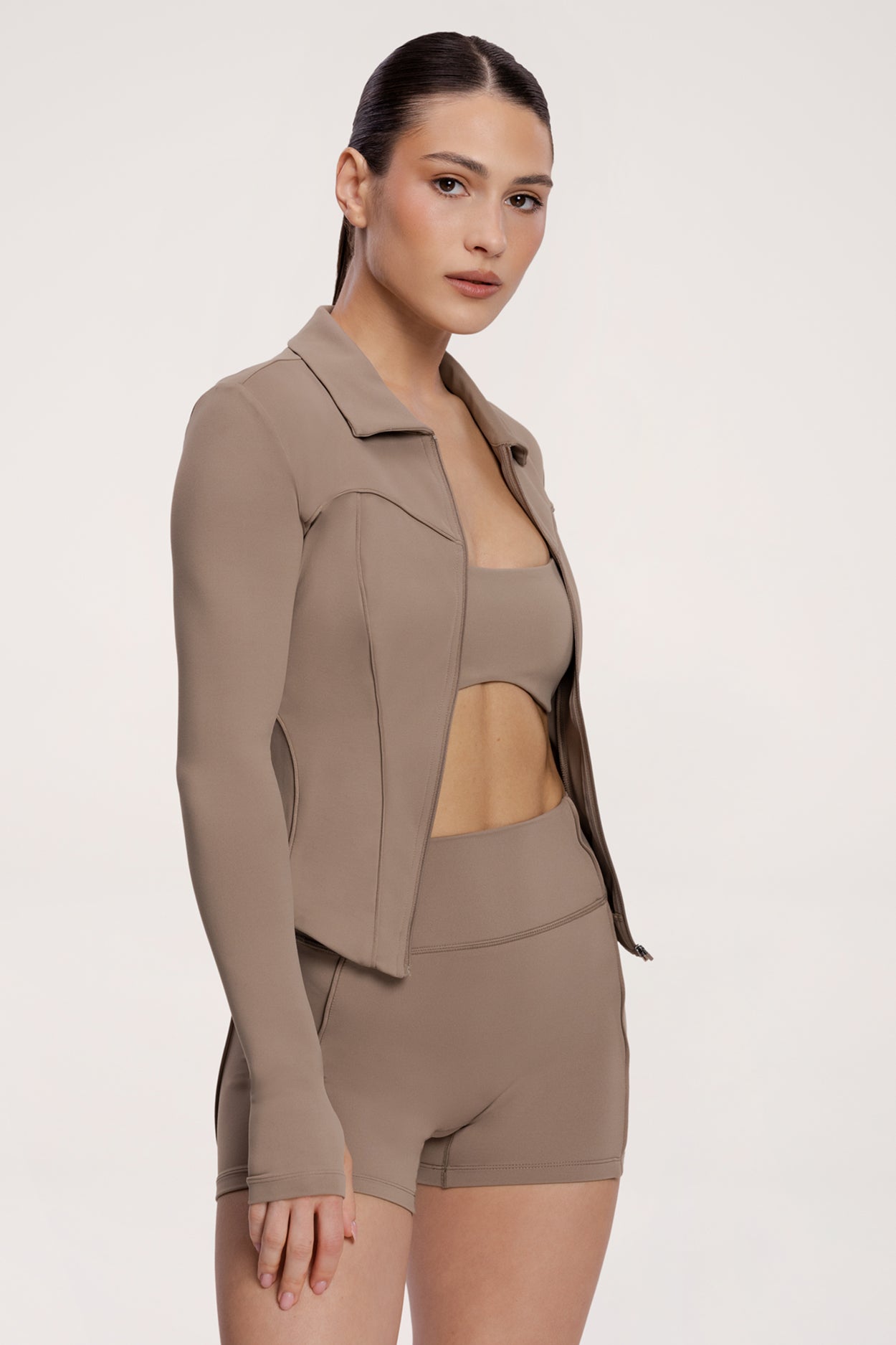 Pilates Era Sportjacke mit Reißverschluss warm beige