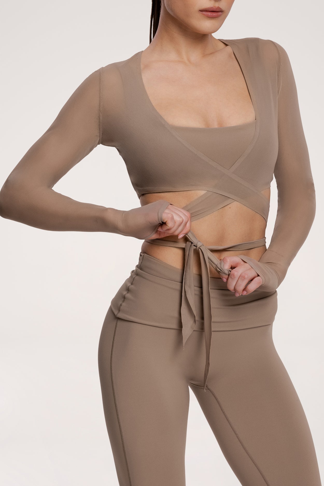Pilates Era Wrap-Top in Wickeloptik warm beige