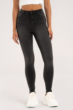 Röhrenjeans black