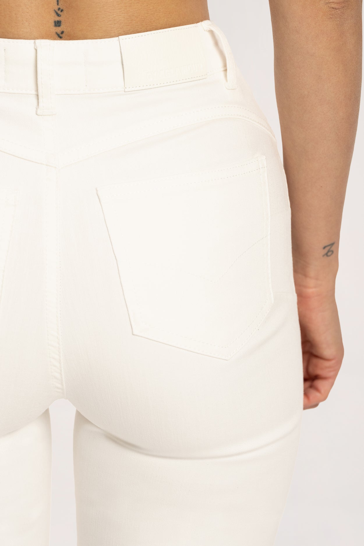 Jeansy long dzwony perfect slim off white