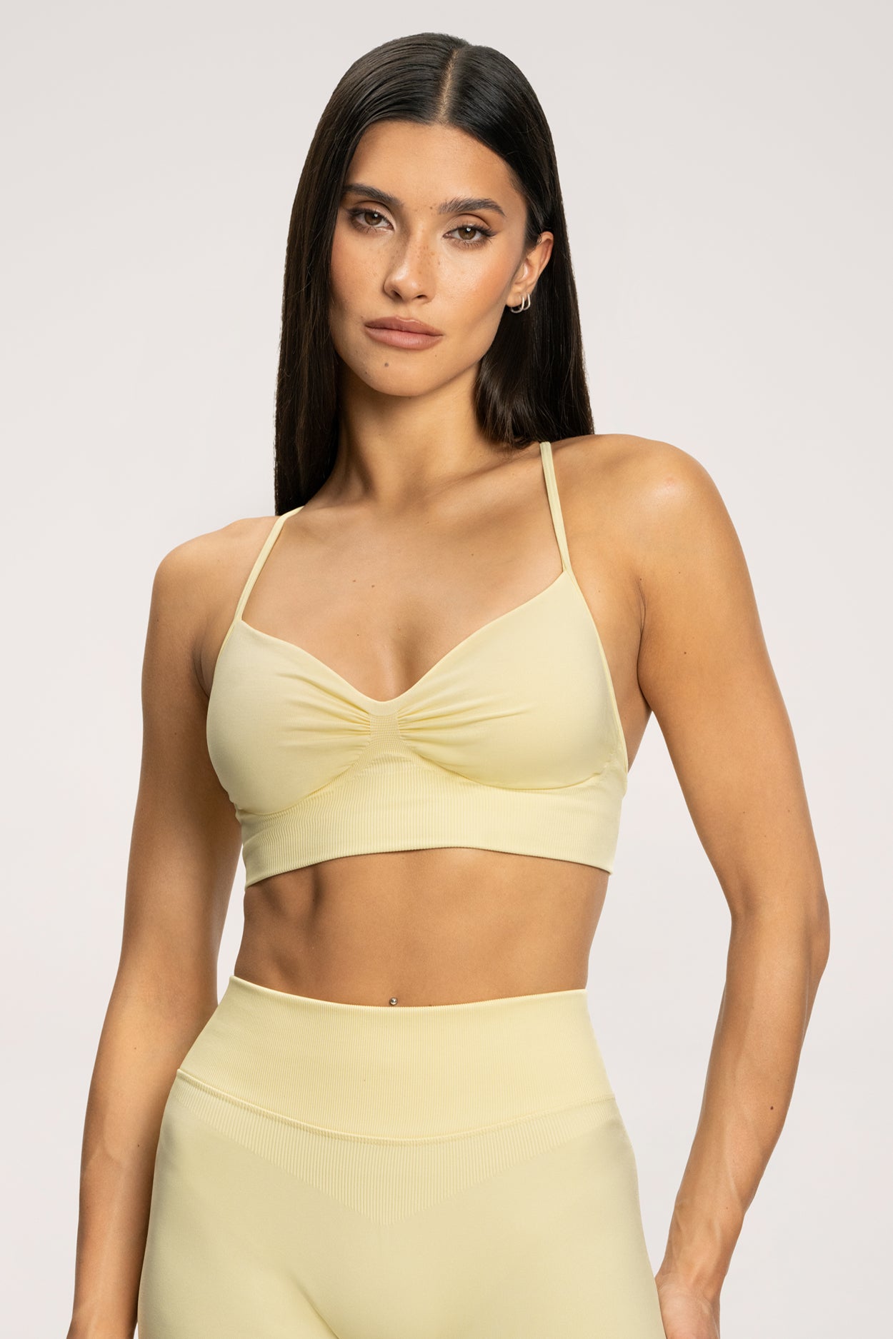 Sport-BH mit tiefem Ausschnitt butter yellow