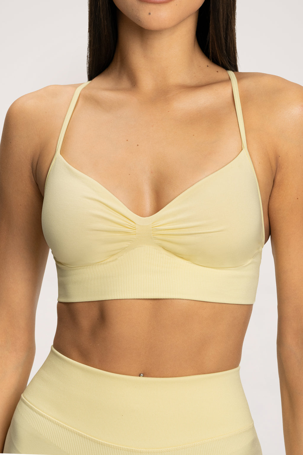 Sport-BH mit tiefem Ausschnitt butter yellow