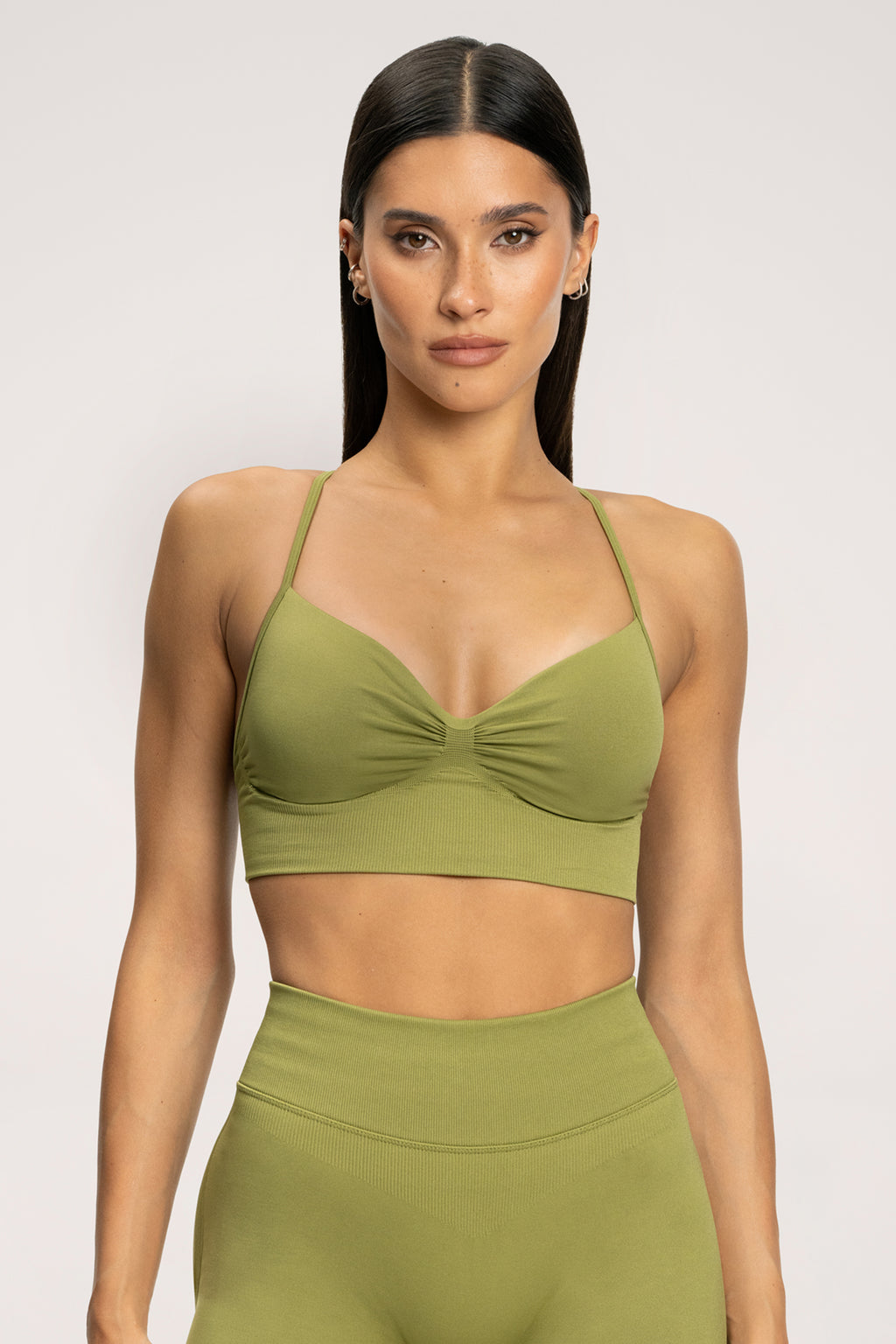 Sport-BH mit tiefem Ausschnitt matcha