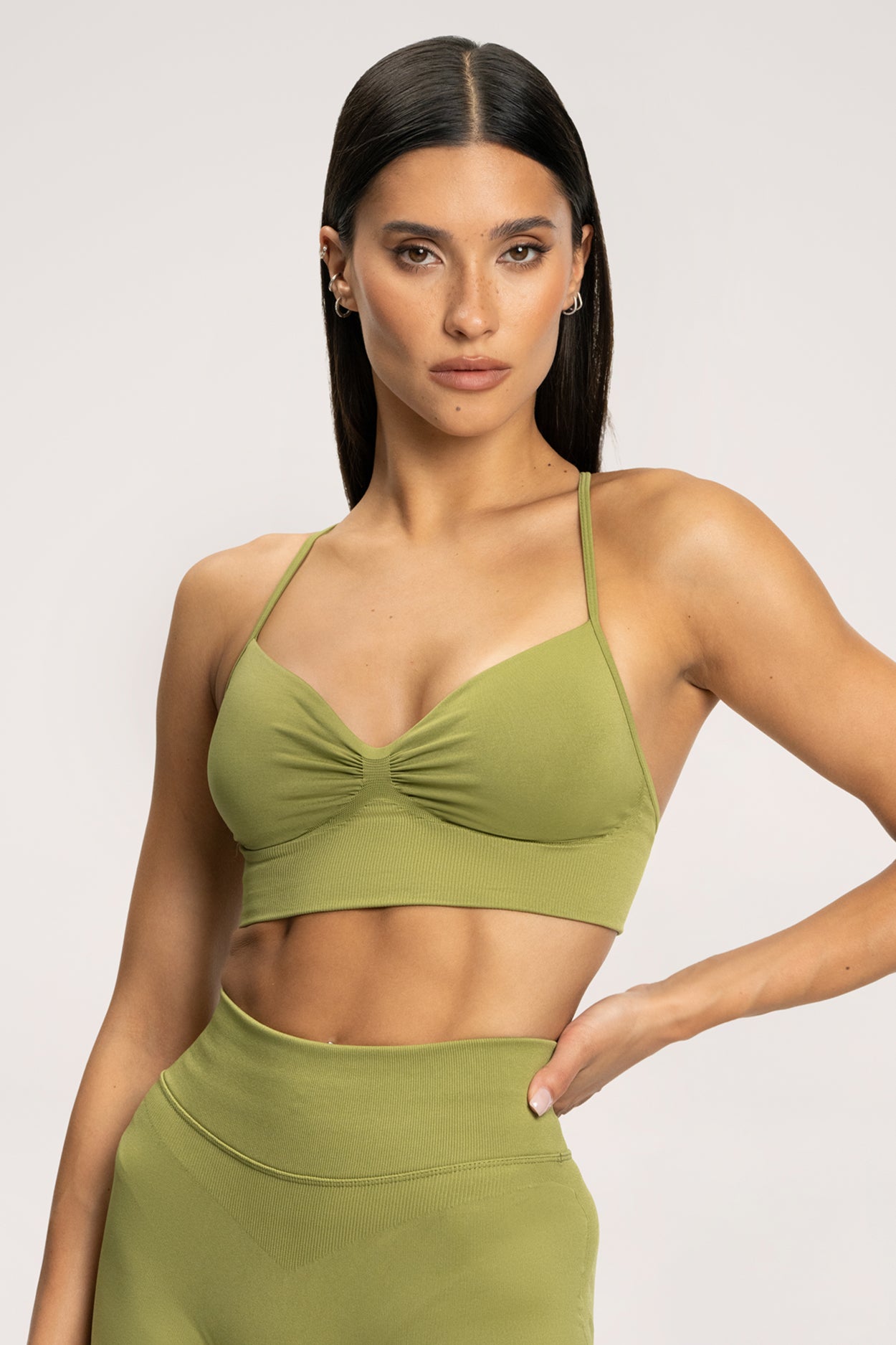 Sport-BH mit tiefem Ausschnitt matcha