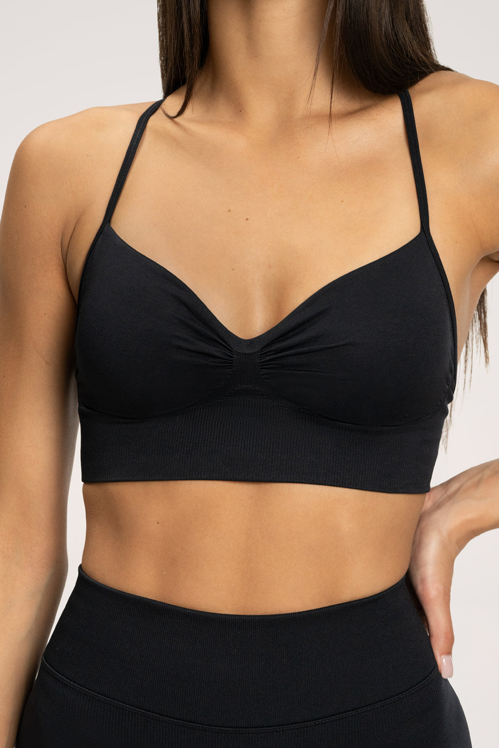 Sport-BH mit tiefem Ausschnitt black