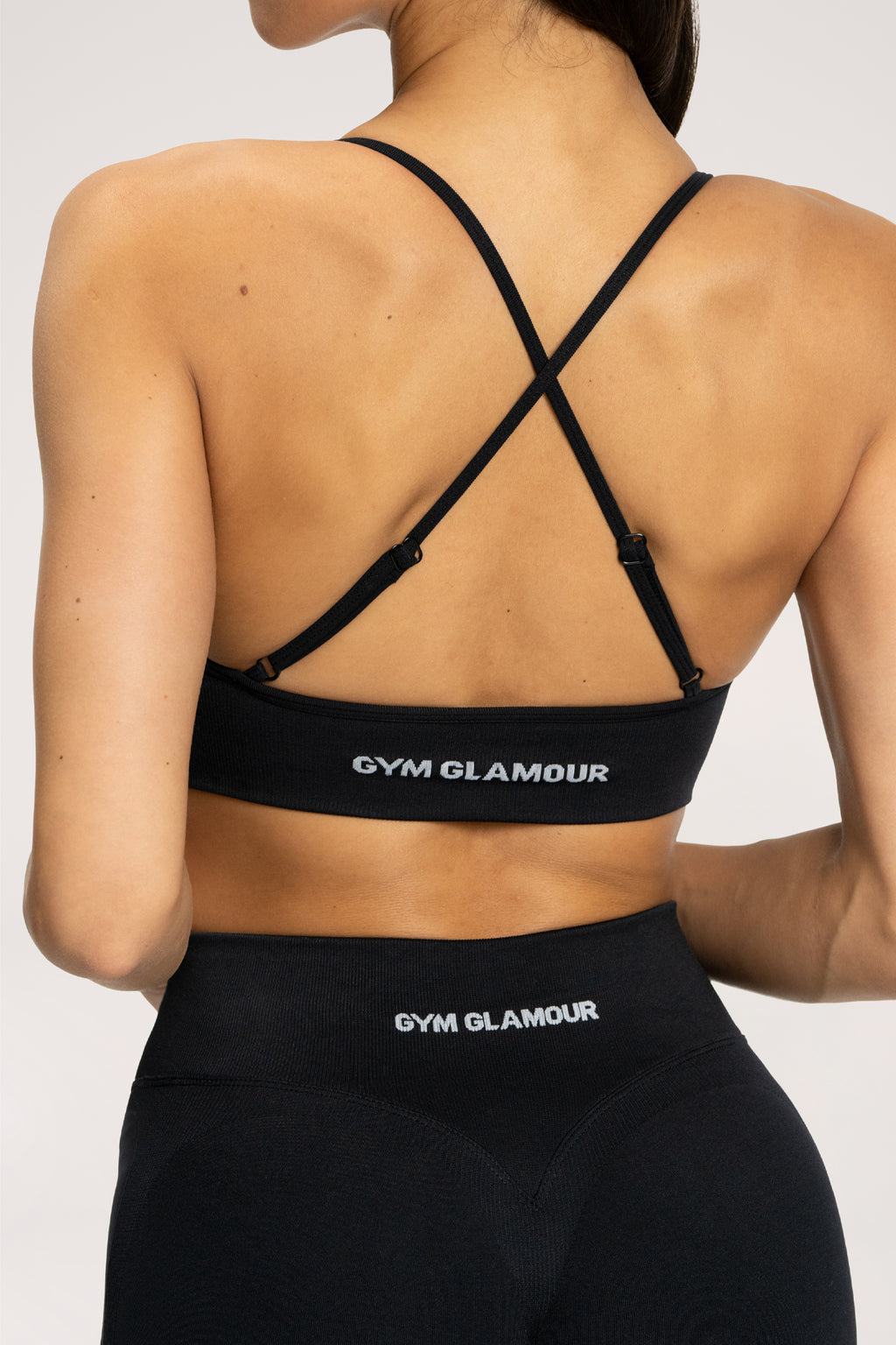 Sport-BH mit tiefem Ausschnitt black