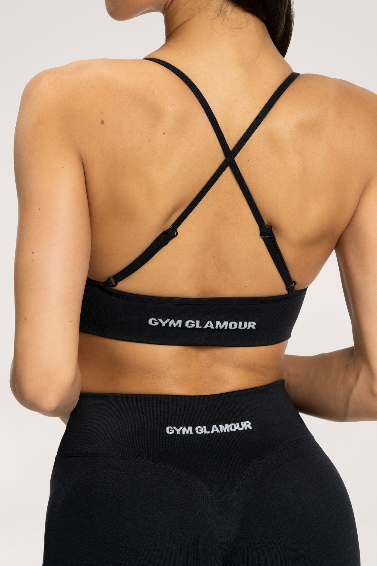 Sport-BH mit tiefem Ausschnitt black