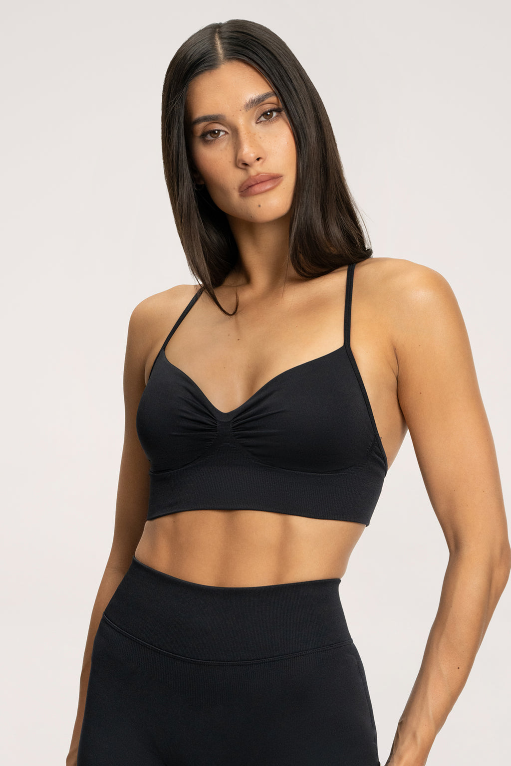 Sport-BH mit tiefem Ausschnitt black