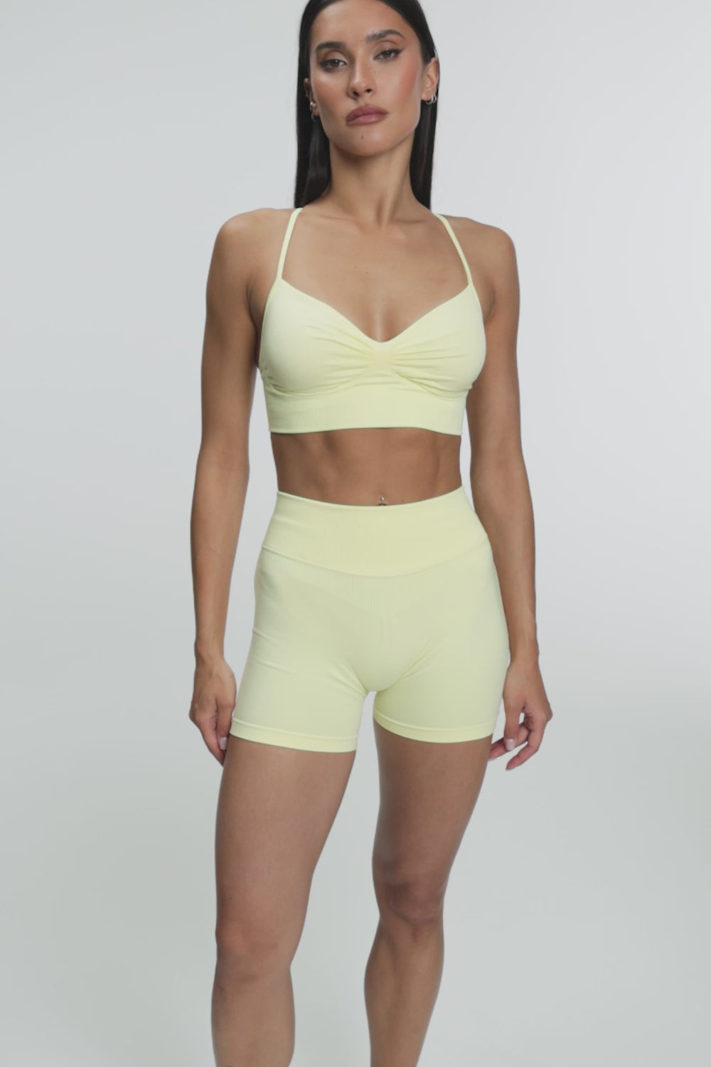 Sport-BH mit tiefem Ausschnitt butter yellow