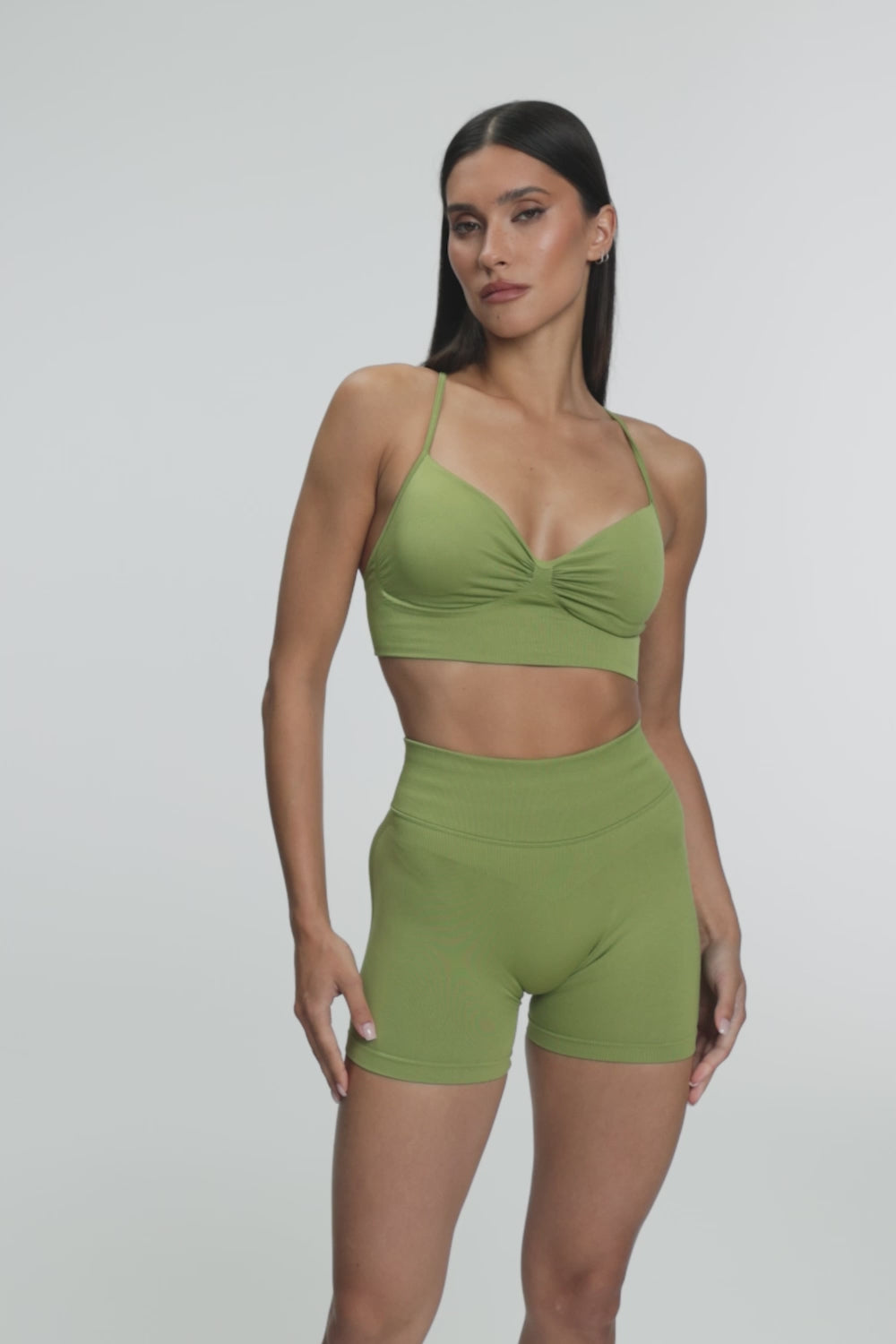 Sport-BH mit tiefem Ausschnitt matcha